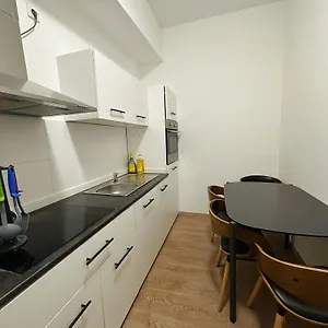 2schlafenzimmer 5betten Montuerwhonung Apartment